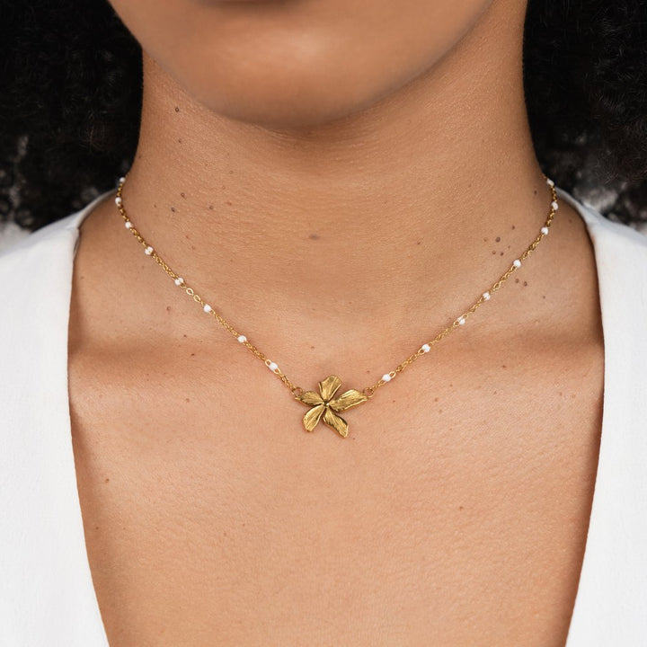 Elegant Gold-Tone Floral Necklace